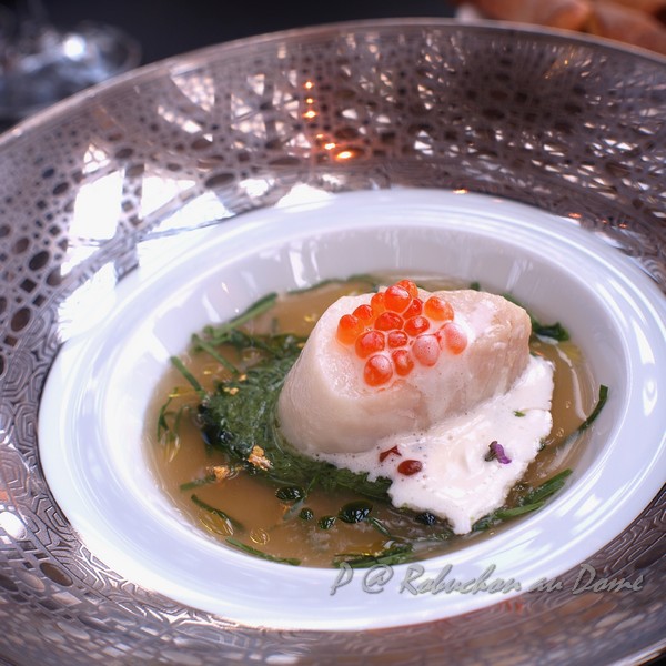 Robuchon au Dôme - 慢煮銀鱈魚伴鮭魚籽及清新西洋菜香露 (Slow Cooked Black Cod  in Virgin Oil topped with Salmon Roes served in WaterCress Broth and Shiso Flowers)