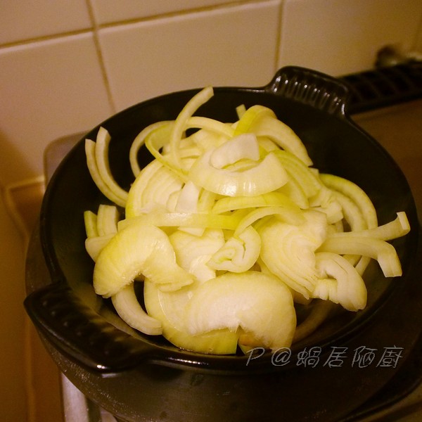 親子鍋 - 放進洋蔥