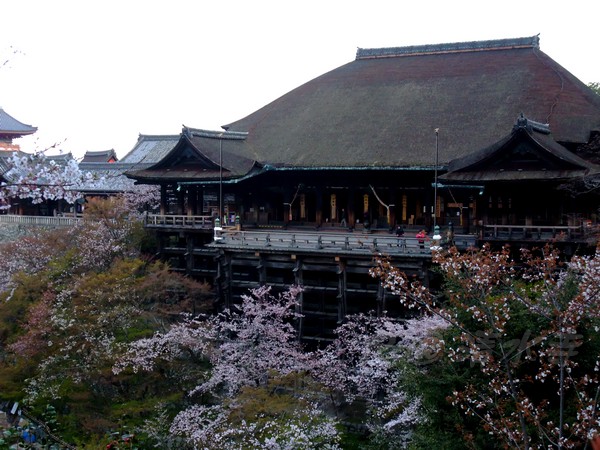 清水寺 -- 清水舞台 (2)
