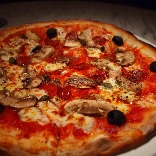 Pizza Express -- 四季薄餅