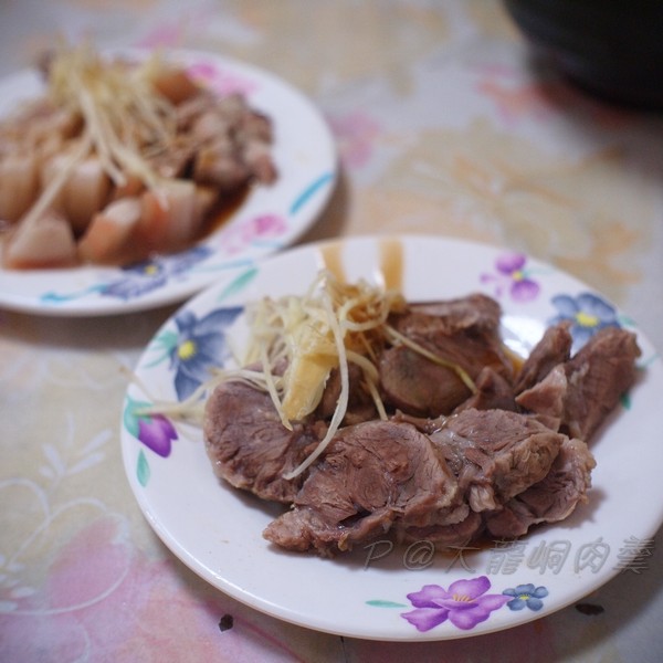 大龍峒肉羹 -- 嘴邊肉