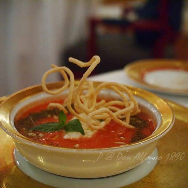 Don Alfonso -- 蕃茄冷湯伴布拉塔軟起司 & 香脆義大利麵