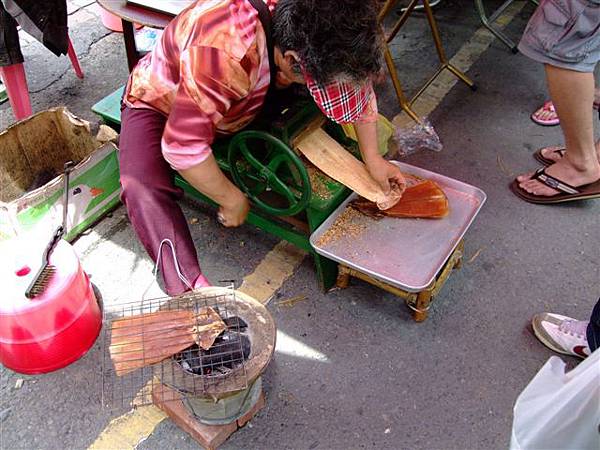 堅持當場製作的魷魚絲