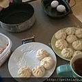 Start to make fried dumplings