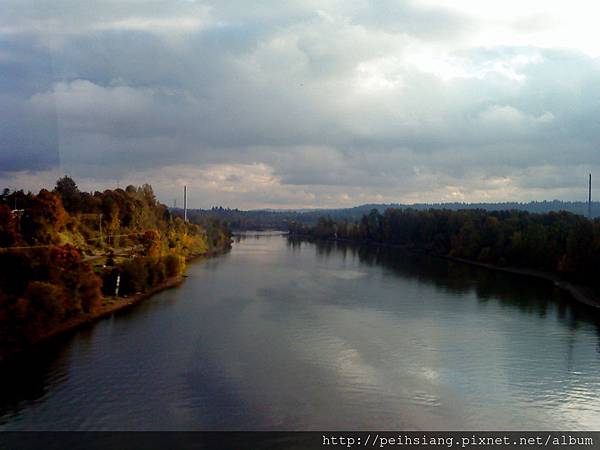 autumn color on the Willamette River in Portland, Oregon