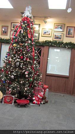 X'mas tree in Bette's Place Restaurant, Hood River Oregon