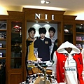 JYJ NII代言店內實拍 (2).jpg