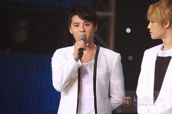 131024 JYJ越南亞運演唱會@kenh14 (11).JPG