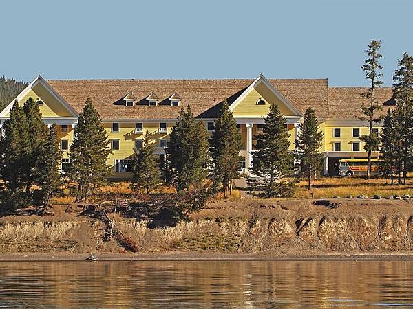 lake-yellowstone-hotel-02.jpg