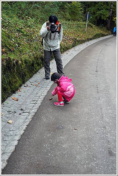 小妤你在看什麼!!!!!