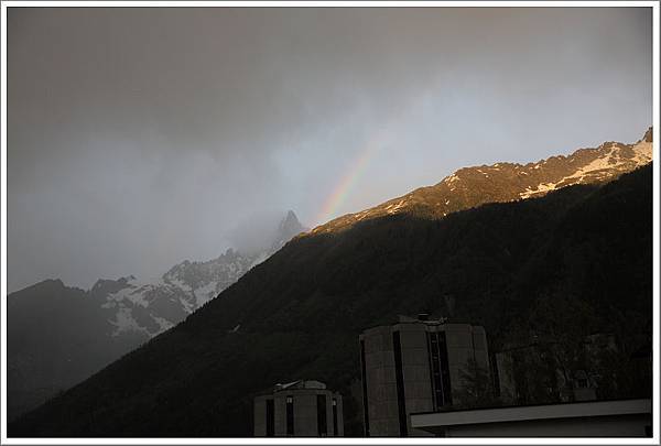 Chamonix:一陣大雨過後的彩虹！