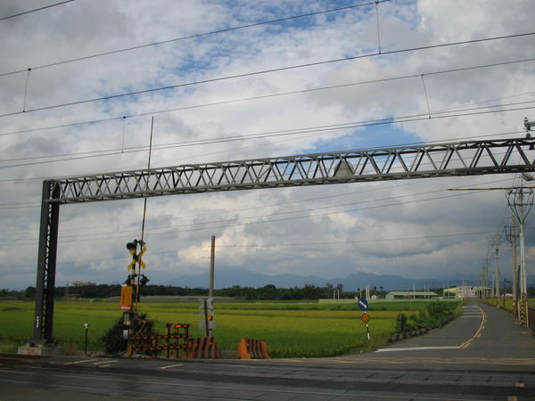 鄉間小路vs鐵路平交道