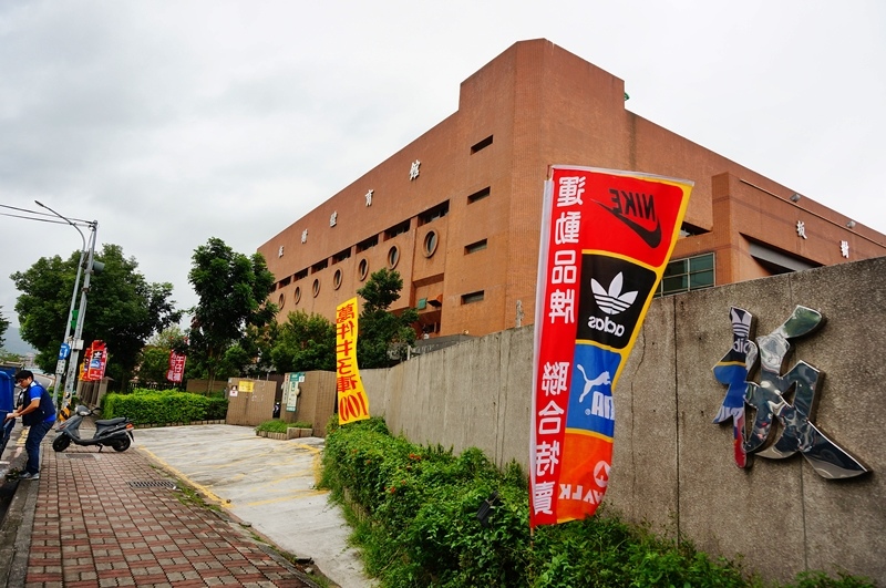 板橋特賣會.板樹體育館特賣會.拍手童裝.雪衣.雪褲.四季廠拍