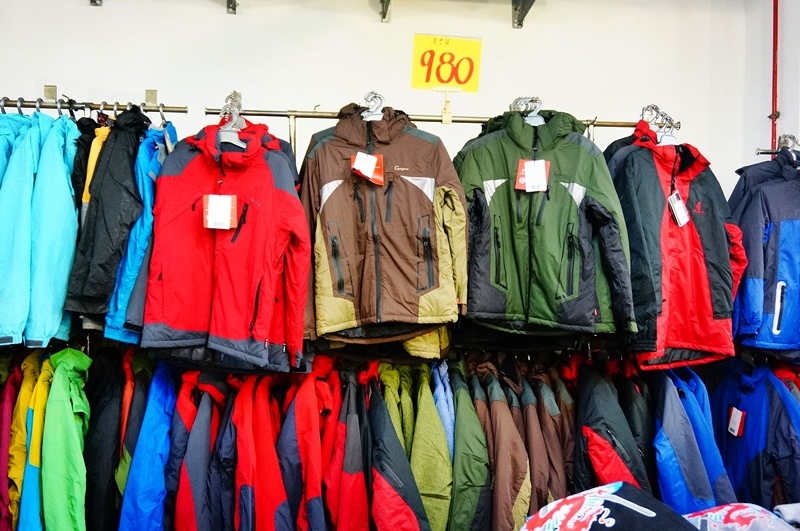 板橋特賣會.板樹體育館特賣會.拍手童裝.雪衣.雪褲.四季廠拍