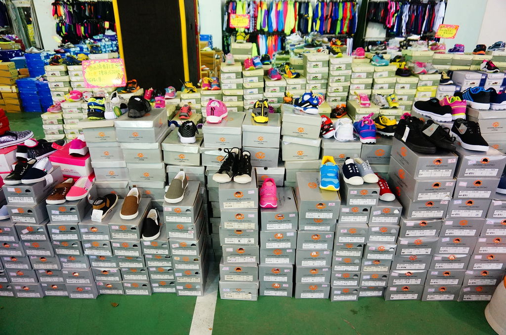 板橋特賣會.板樹體育館特賣會.拍手童裝.雪衣.雪褲.四季廠拍