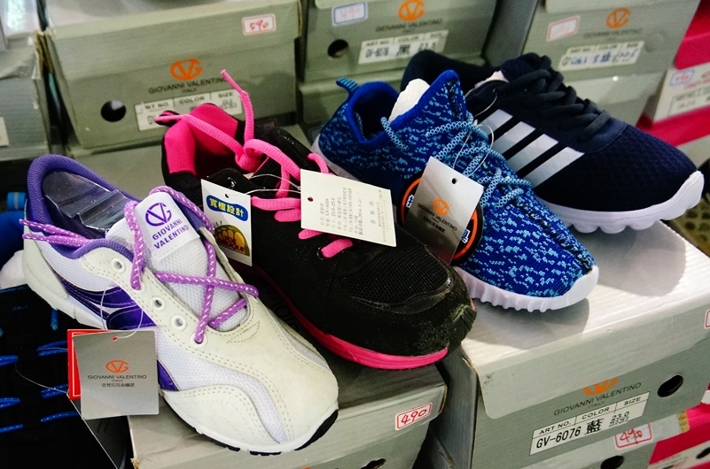 板橋特賣會.板樹體育館特賣會.拍手童裝.雪衣.雪褲.四季廠拍