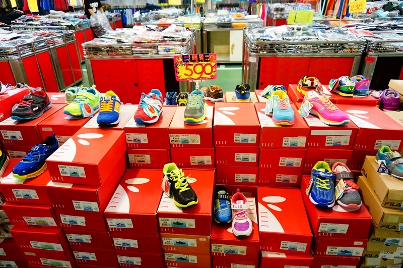 板橋特賣會.板樹體育館特賣會.拍手童裝.雪衣.雪褲.四季廠拍