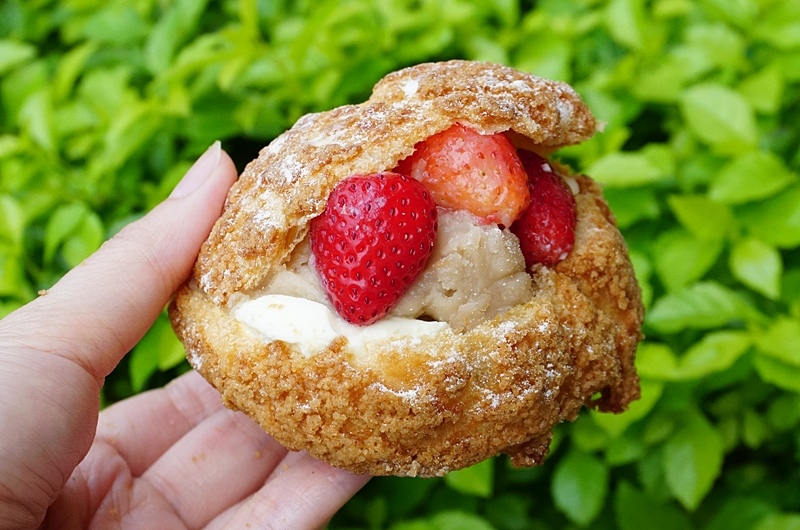 新莊美食.日月香蛋糕店.草莓芋泥泡芙.草莓蛋糕.新莊甜點.芋泥泡芙.草莓泡芙.草莓聖代蛋糕.日月香草莓蛋糕.