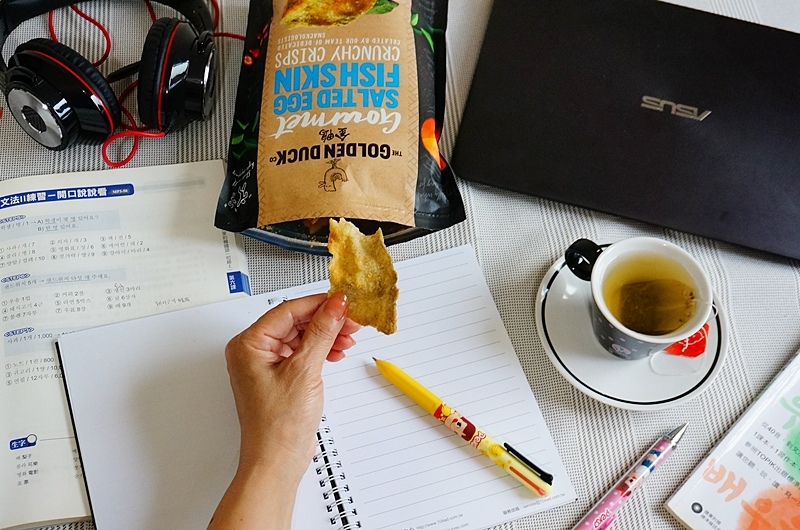 豪享吃金鴨.新加坡必買伴手禮.金鴨.金鴨鹹蛋魚皮.金鴨台灣.金鴨鹹蛋黃洋芋片.金鴨洋芋片.金鴨鹹蛋黃魚皮.鹹蛋黃蟹天婦羅紫菜.辣椒蟹天婦羅紫菜.新加坡零食. 豪享吃金鴨.新加坡必買伴手禮.金鴨.金鴨鹹蛋魚皮.金鴨台灣.金鴨鹹蛋黃洋芋片.金鴨洋芋片.金鴨鹹蛋黃魚皮.鹹蛋黃蟹天婦羅紫菜.辣椒蟹天婦羅紫菜.新加坡零食.