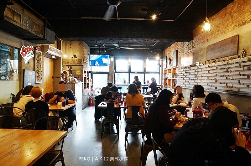 西門町美食.西門町餐廳.A.K.12 美式小館.台北美式餐廳.寵物友善餐廳.西門町聚餐.西門町美式餐廳.