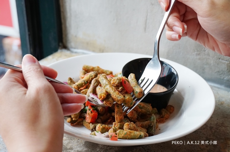 西門町美食.西門町餐廳.A.K.12 美式小館.台北美式餐廳.寵物友善餐廳.西門町聚餐.西門町美式餐廳.