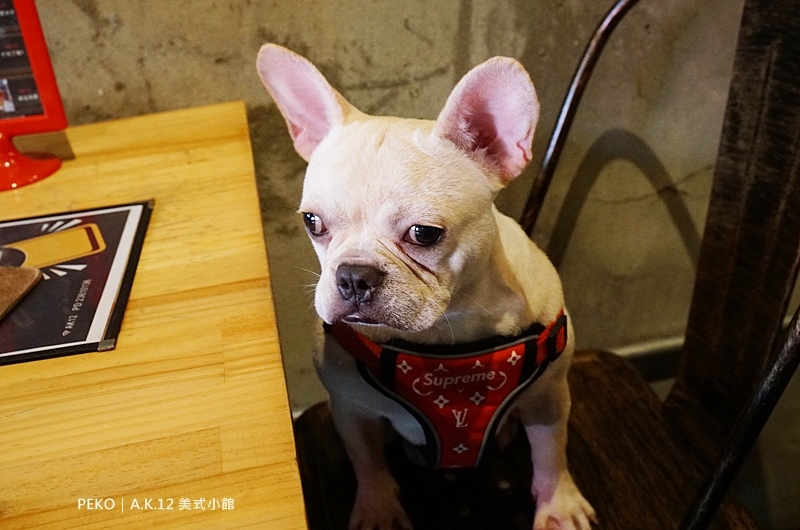 西門町美食.西門町餐廳.A.K.12 美式小館.台北美式餐廳.寵物友善餐廳.西門町聚餐.西門町美式餐廳.