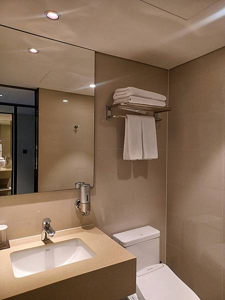 [韓國]首爾~智選假日酒店~弘大入口站7號出口上來即到飯店入