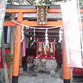 神社內有小神社