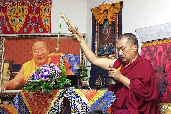徹令多傑仁波切格薩爾王如意權杖大加持.jpg 徹令多傑仁波切格薩爾王如意權杖大加持.jpg