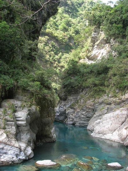 慕谷慕魚沿溪流景色有小天祥之稱