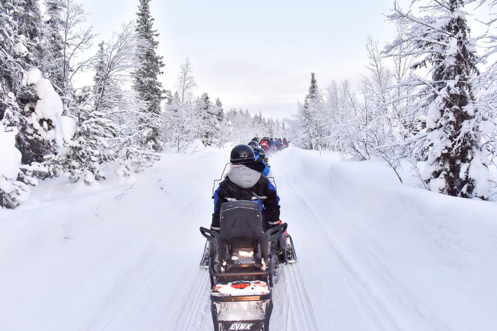 雪上摩托車 雪上摩托車