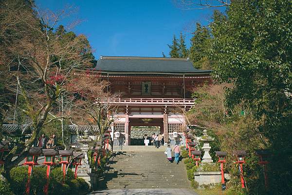 日本 鞍馬貴船一日遊 鞍馬寺 貴船神社 水占卜 繪馬 紅葉隧道 Pengu 說真的 痞客邦