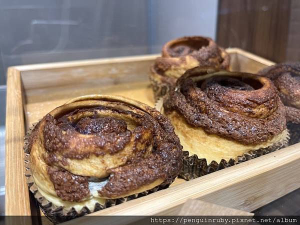 S__85975049 S__85975049