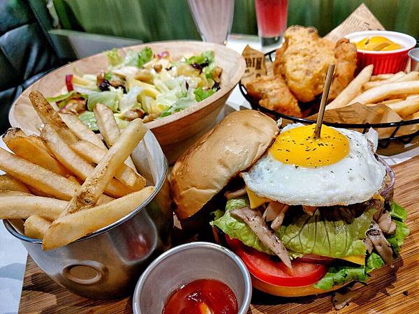 PATIO46_200106_0016.jpg PATIO46_200106_0016.jpg