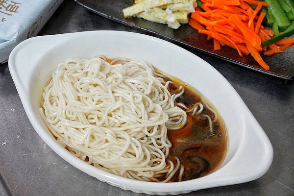 LINE_ALBUM_漢來美食 來拌麵 酸辣粉_230205_6.jpg LINE_ALBUM_漢來美食 來拌麵 酸辣粉_230205_6.jpg