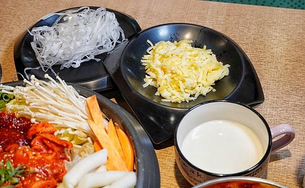 LINE_ALBUM_首爾韓鍋_230612_18.jpg LINE_ALBUM_首爾韓鍋_230612_18.jpg