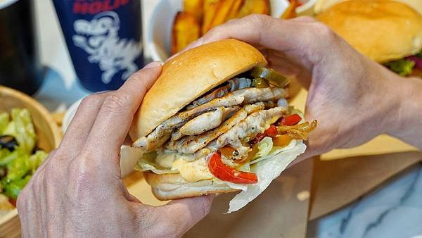 LINE_ALBUM_漢堡門徒 竹南店_240314_9.jpg