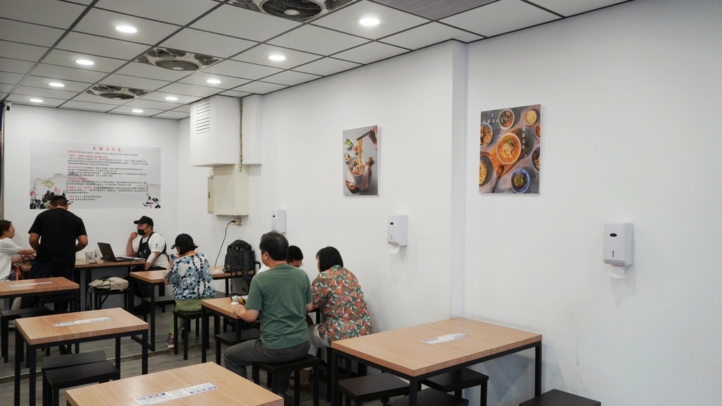LINE_ALBUM_王爺王肉羹太平店_250528_8.jpg