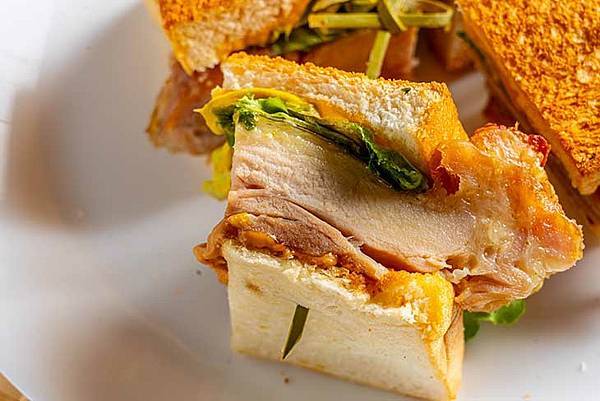 花醬雞腿排三明治1 (1).jpg