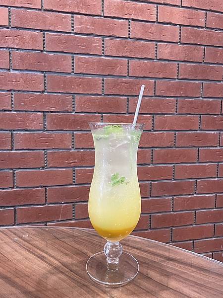 香菜鳳梨氣泡飲以鳳梨的酸甜果香結合香菜微辛香氣_0.jpg