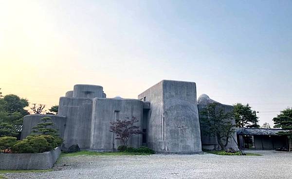 新潟【玉翠園.谷村美術館】展現空間藝術之美