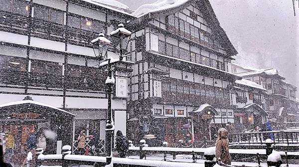 日本東北秘境=大正ロマンの湯の町= 銀山溫泉  神隱少女湯屋