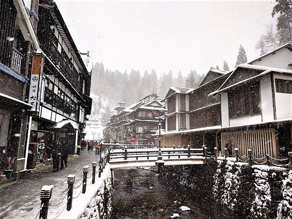 日本東北秘境=大正ロマンの湯の町= 銀山溫泉  神隱少女湯屋