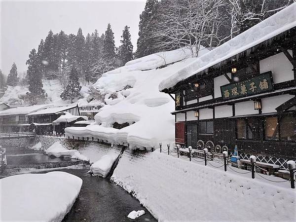 日本東北秘境=大正ロマンの湯の町= 銀山溫泉  神隱少女湯屋