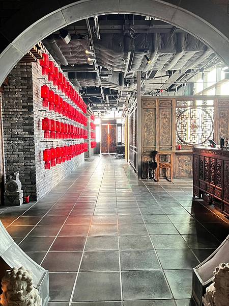 重現北京老胡同傳統建築的中餐廳【胡同】坐擁維多利港美麗景緻