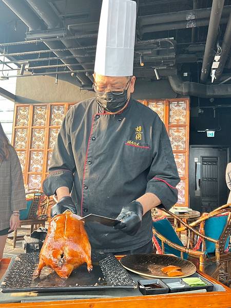 重現北京老胡同傳統建築的中餐廳【胡同】坐擁維多利港美麗景緻