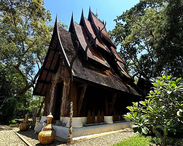 清萊寺廟行>>黑廟Baan Dam博物館.藍廟. 希蘭雅瓦寺