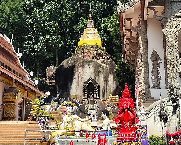 清萊寺廟行>>黑廟Baan Dam博物館.藍廟. 希蘭雅瓦寺