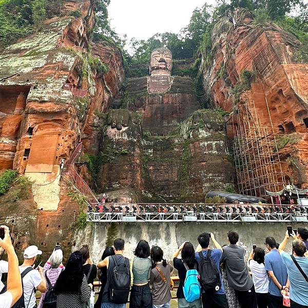 前往【宜賓三太子祖廟】順遊=樂山大佛.翠屏山.熊貓基地.李莊