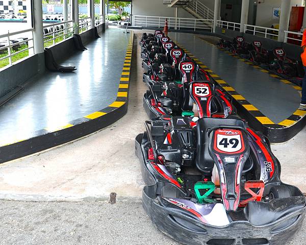 來一場卡丁車的撕殺賽- EasyKart Pattaya.吃